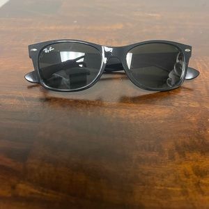 Ray-Ban Wayfarer
Sunglasses
